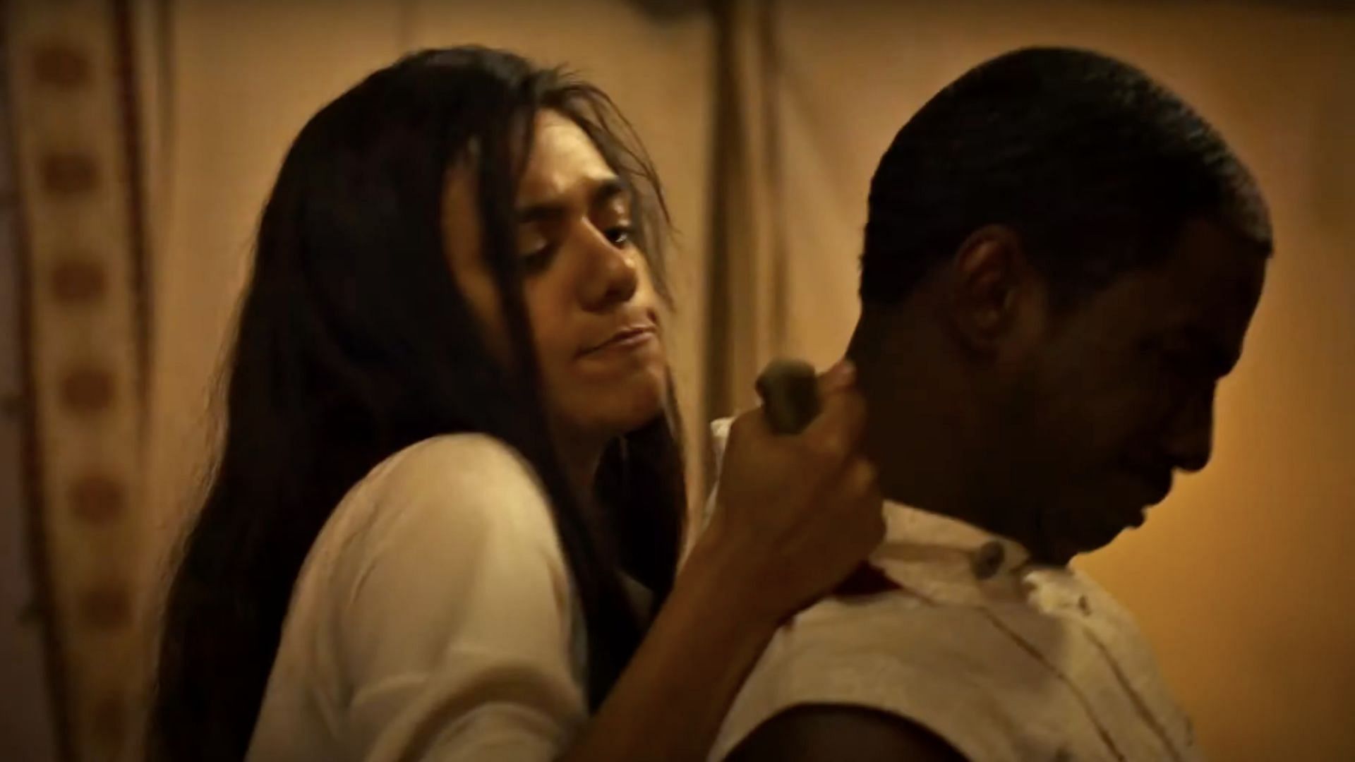 Egwene stabs Valda (Image via YouTube/Sony Pictures Television)